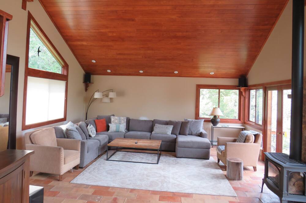 Photo of Livingroom in Comstock Acres