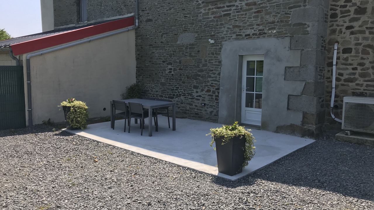 Photo of Patio Balcony in Saint-Aubin-de-Terregatte