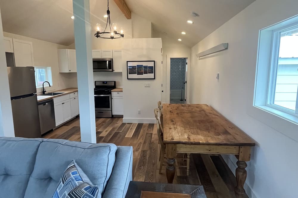 Photo of Others in Victor