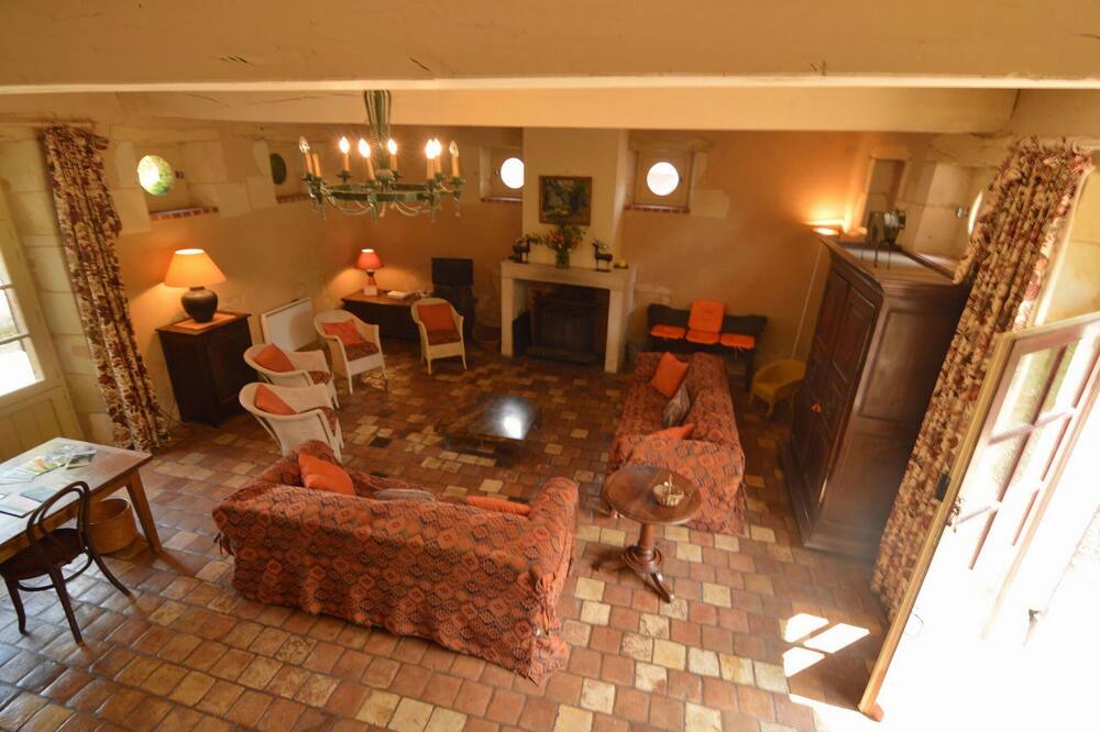 Photo of Livingroom in Neons Sur Creuse