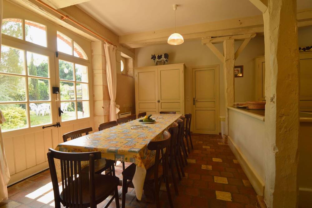 Photo of Livingroom in Neons Sur Creuse