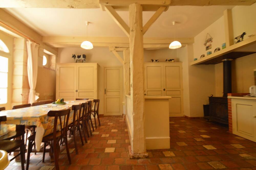 Photo of Livingroom in Neons Sur Creuse