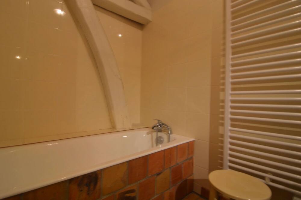 Photo of Bathroom in Neons Sur Creuse
