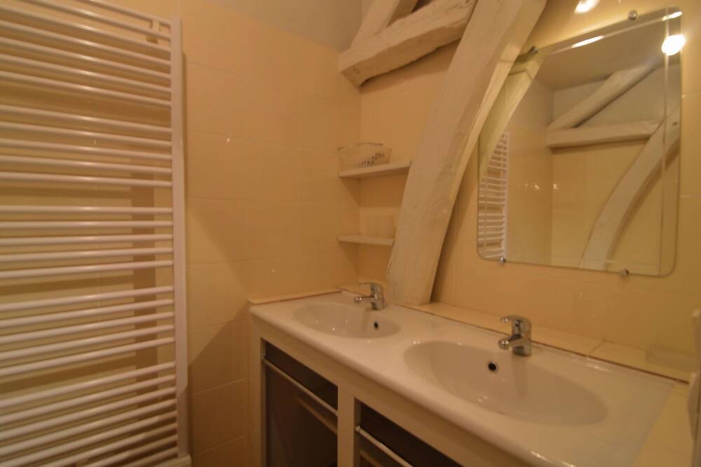 Photo of Bathroom in Neons Sur Creuse
