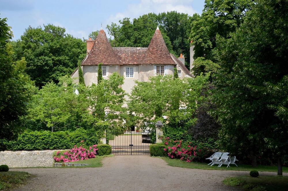 Photo of Outdoor in Neons Sur Creuse