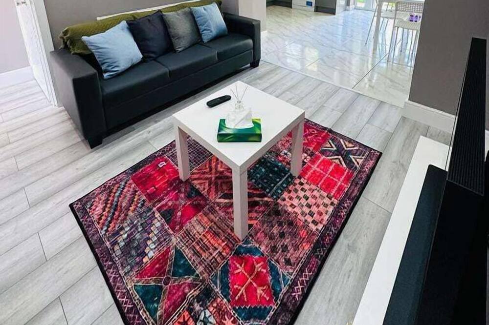 Photo of Livingroom in Reading