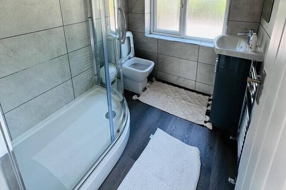 Photo of Bathroom in Reading