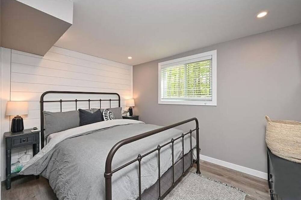 Photo of Bedroom in Addison
