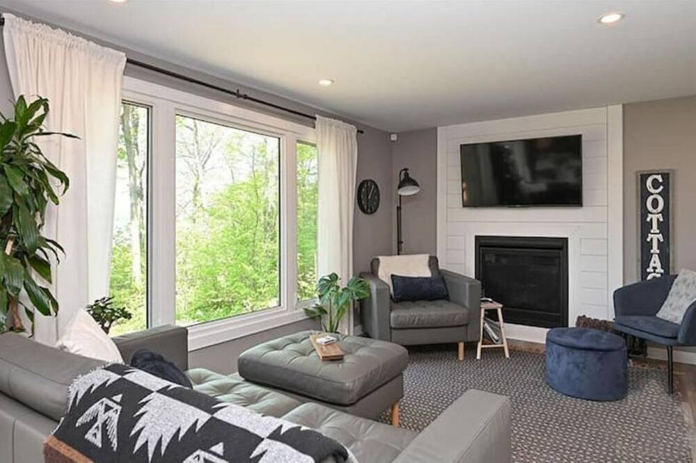Photo of Livingroom in Addison