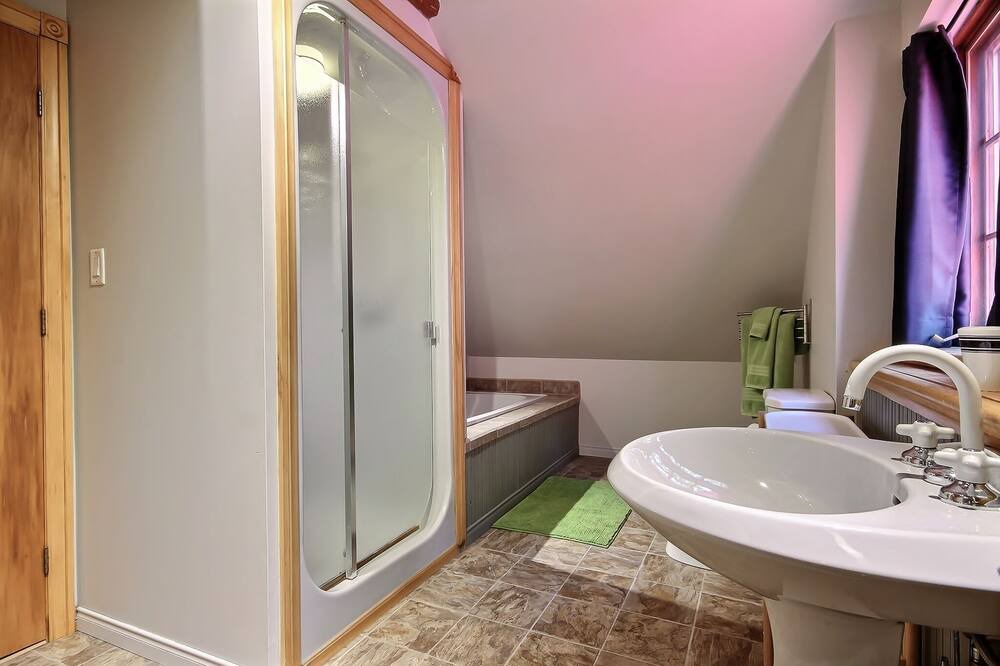 Photo of Bathroom in Saint-Charles-sur-Richelieu