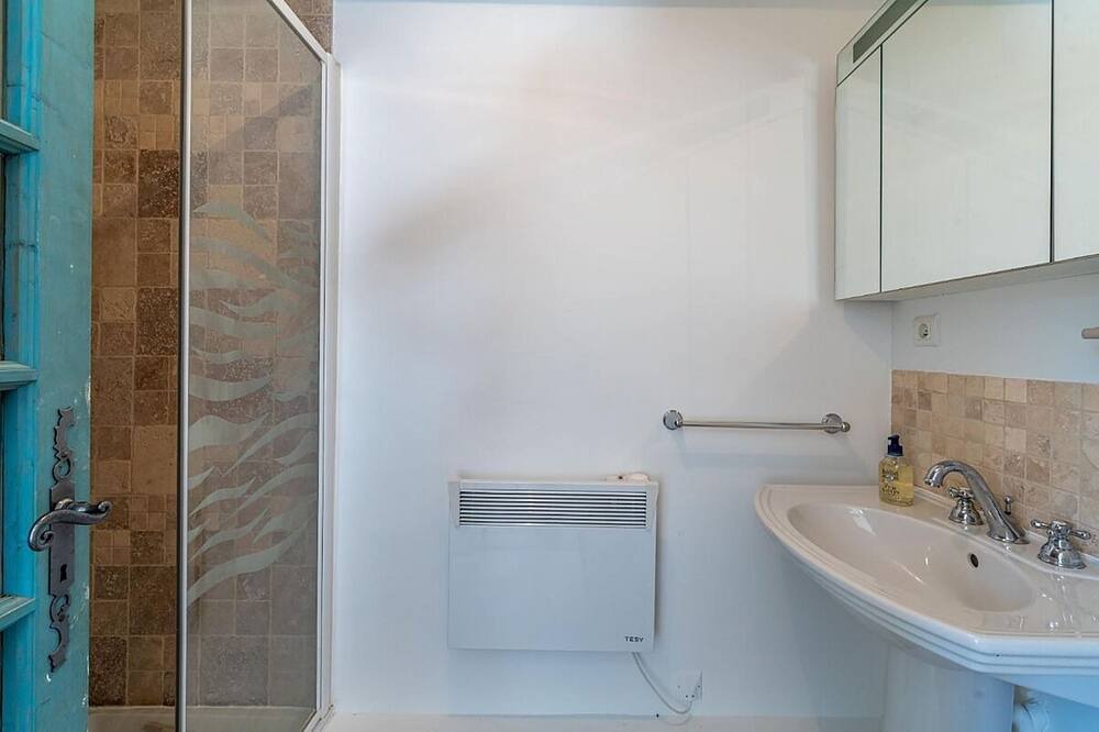 Photo of Bathroom in Lisle-sur-Tarn