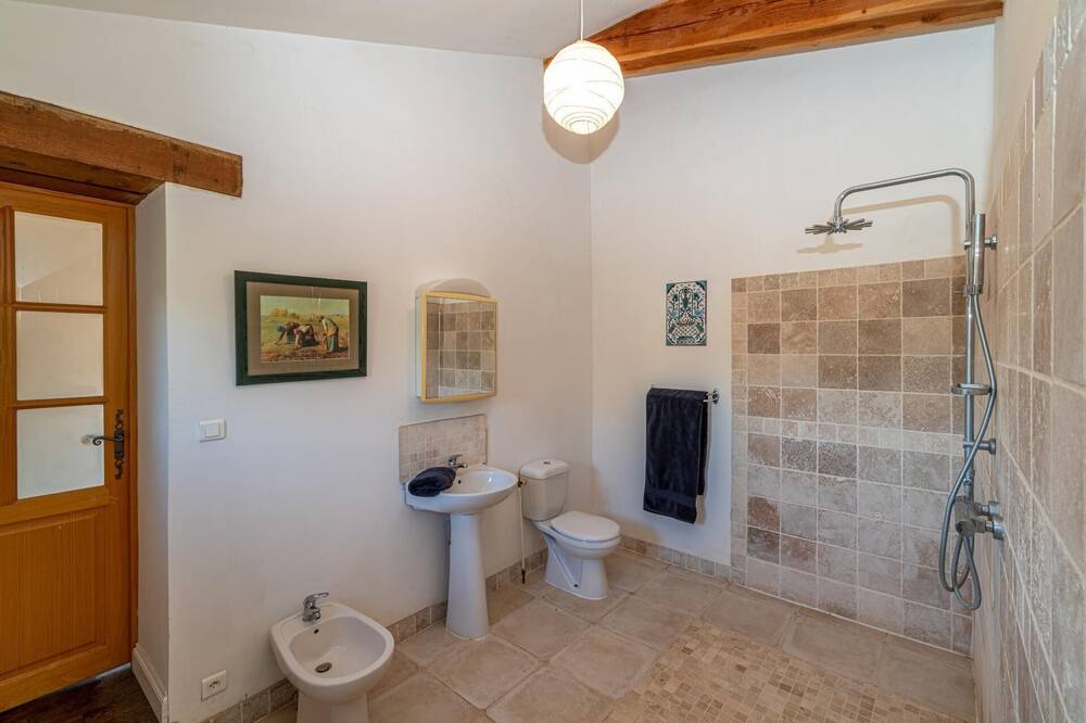 Photo of Bathroom in Lisle-sur-Tarn