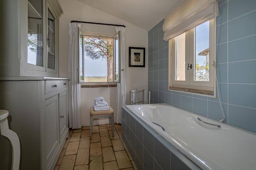 Photo of Bathroom in Montdurausse