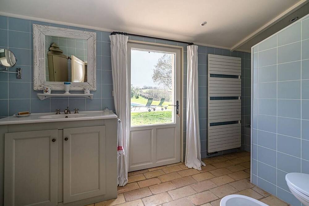 Photo of Bathroom in Montdurausse