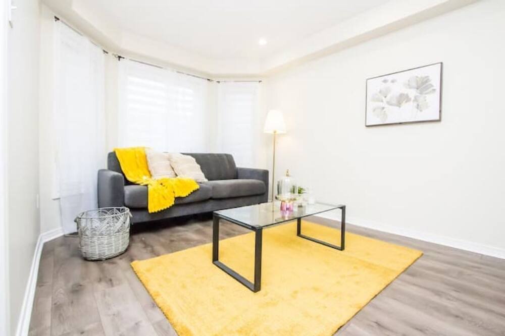 Photo of Livingroom in Newmarket