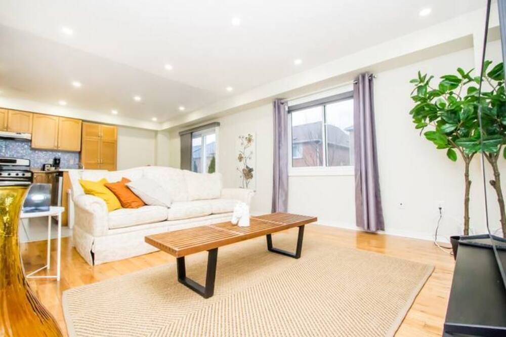 Photo of Livingroom in Newmarket
