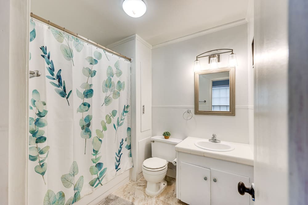 Photo of Bathroom in El Dorado