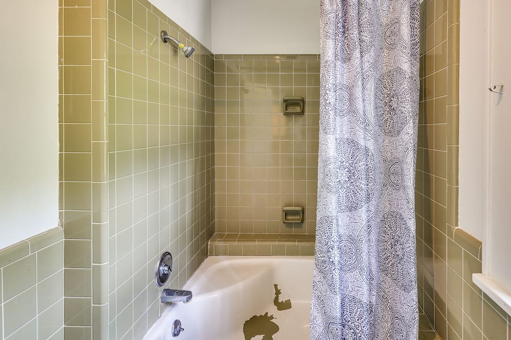 Photo of Bathroom in El Dorado