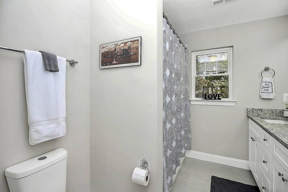 Photo of Bathroom in Mount Mourne