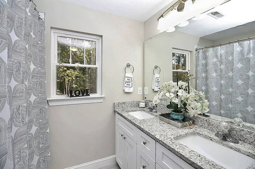 Photo of Bathroom in Mount Mourne