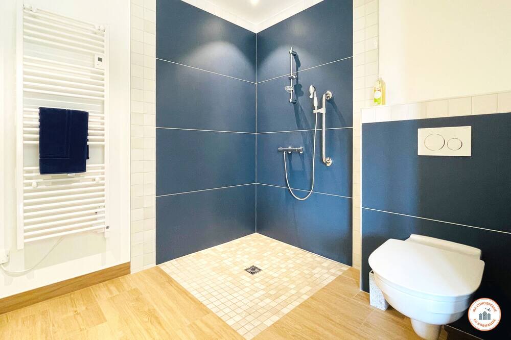 Photo of Bathroom in Pennedepie