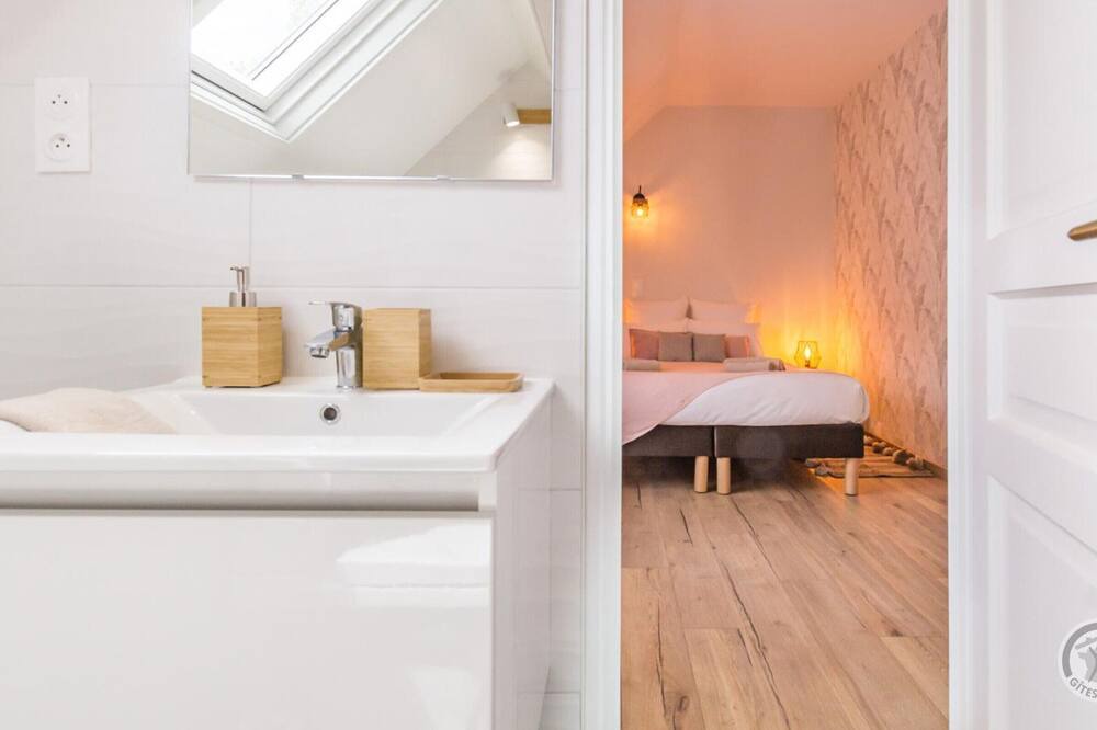 Photo of Bathroom in Sacey