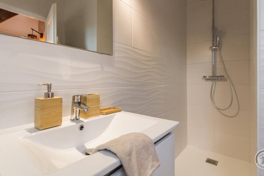 Photo of Bathroom in Sacey