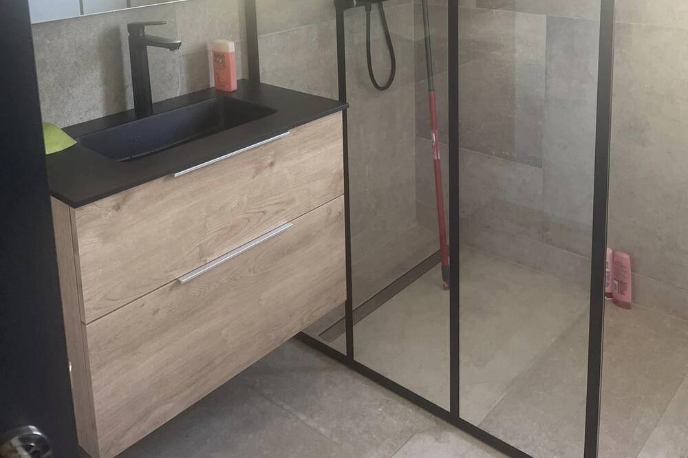 Photo of Bathroom in Labastide-de-Virac