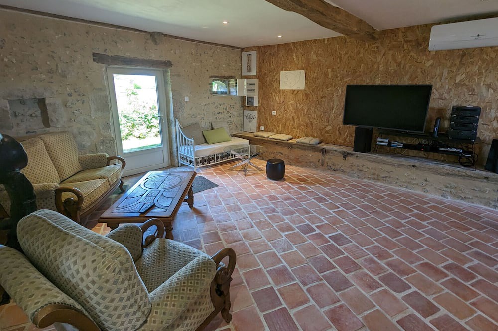Photo of Livingroom in Courtemaux