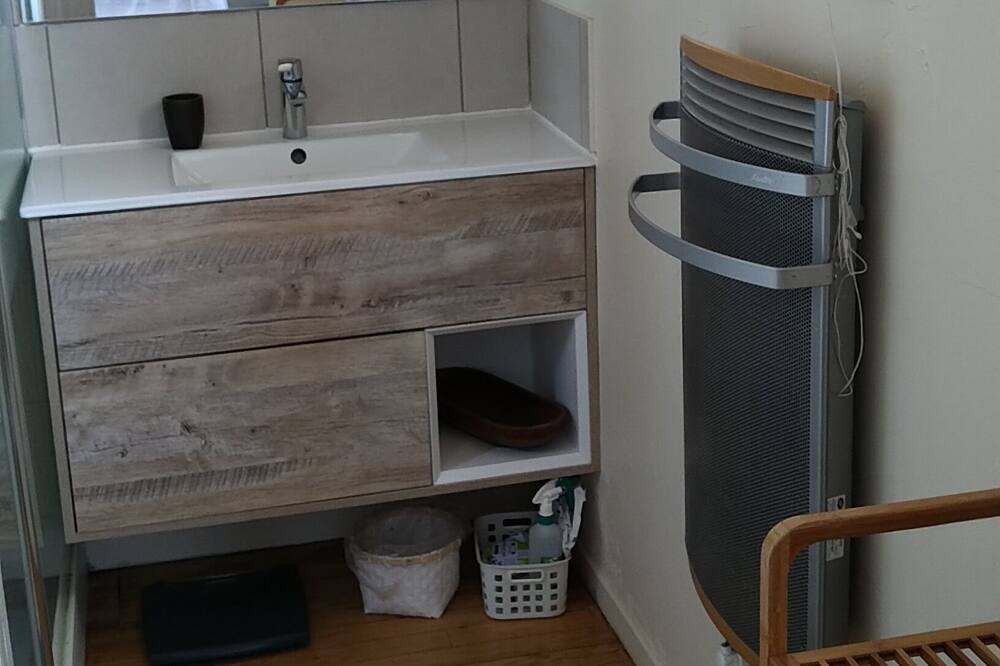 Photo of Bathroom in Les Hauts de Canet