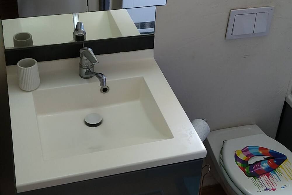 Photo of Bathroom in Les Hauts de Canet