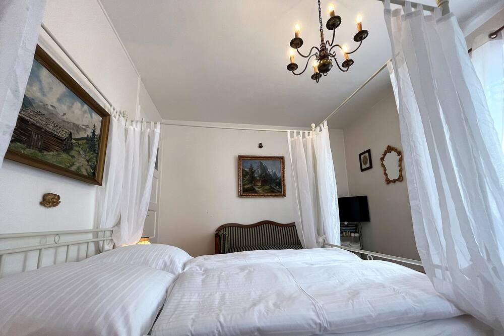 Photo of Bedroom in Pleujouse