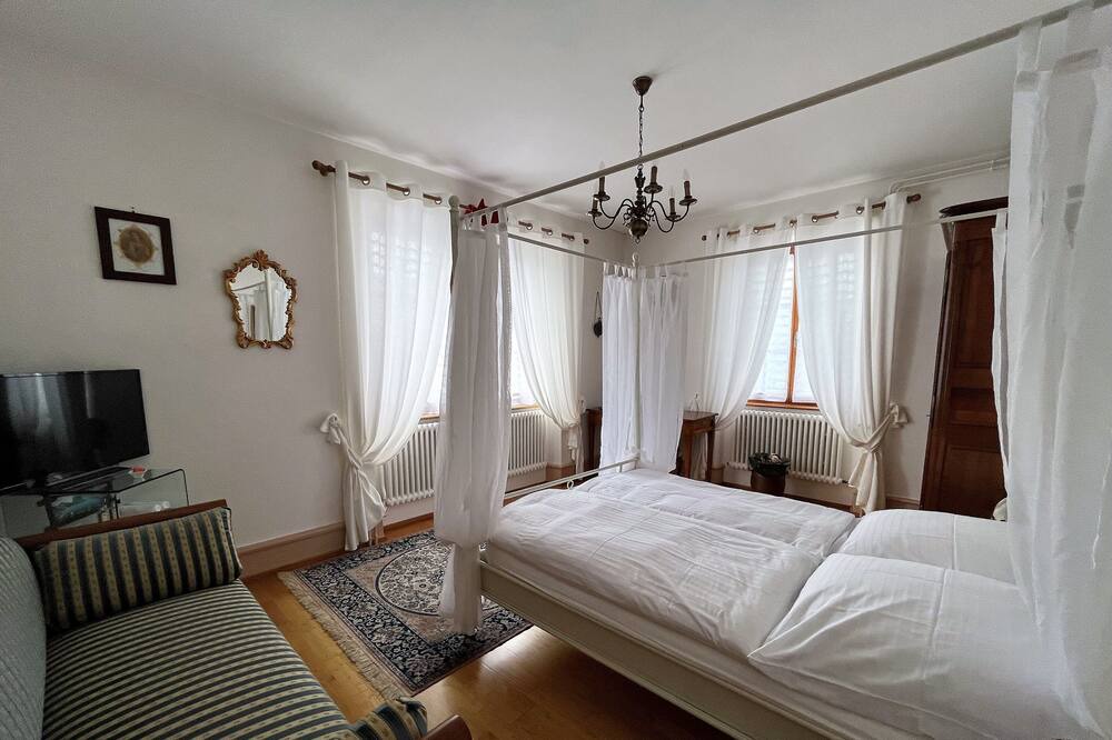 Photo of Bedroom in Pleujouse