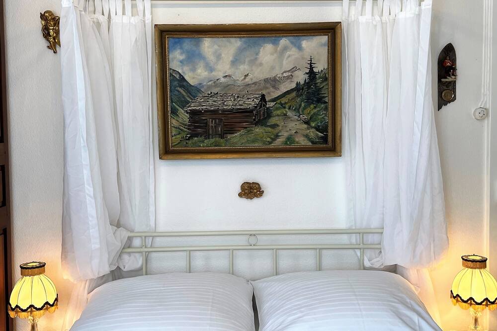 Photo of Bedroom in Pleujouse
