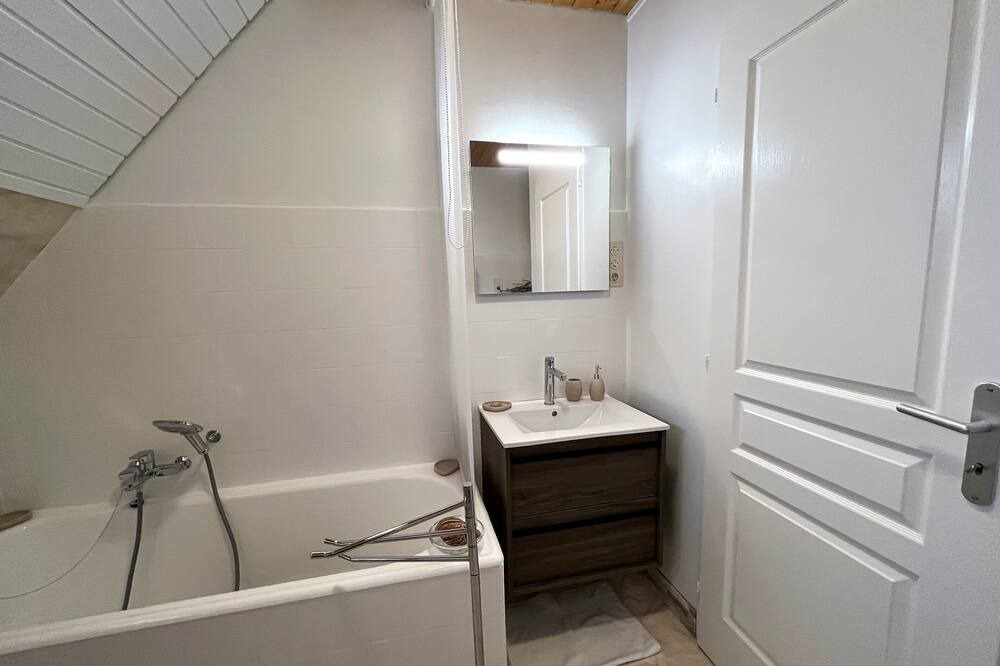 Photo of Bathroom in Pleujouse