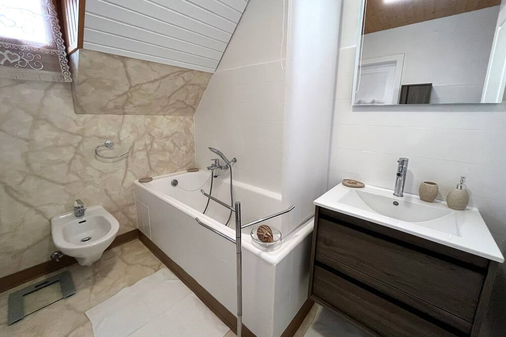 Photo of Bathroom in Pleujouse