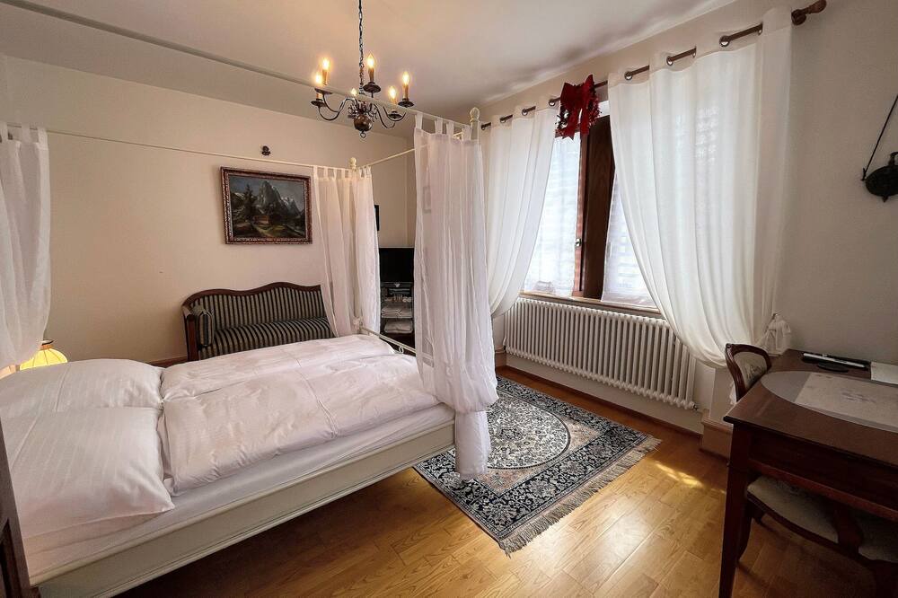 Photo of Bedroom in Pleujouse