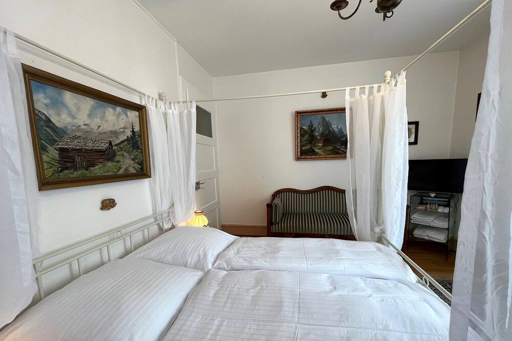 Photo of Bedroom in Pleujouse