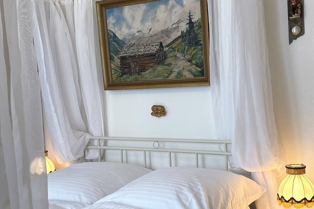 Photo of Bedroom in Pleujouse