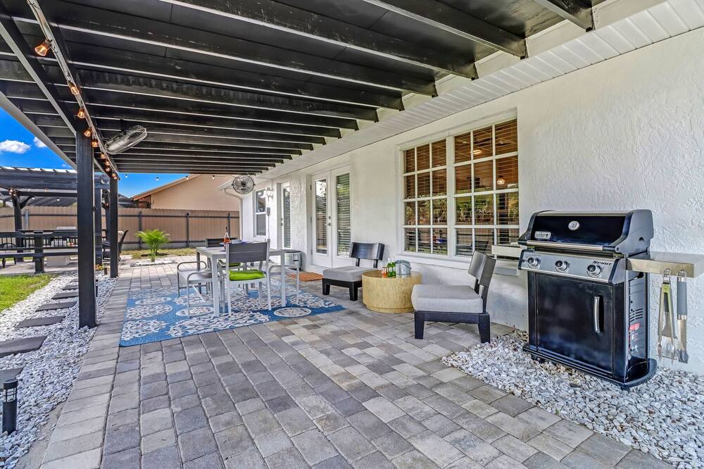 Photo of Patio Balcony in Willoughby Acres