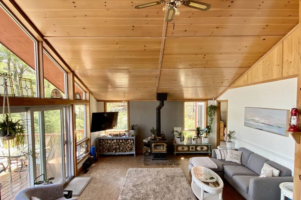 Photo of Livingroom in Utterson
