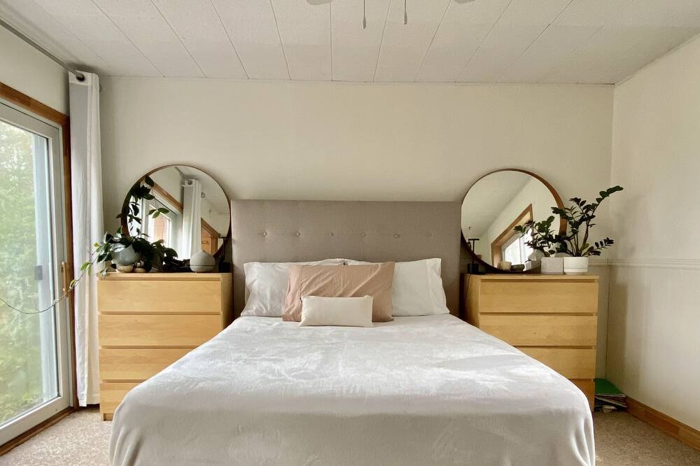 Photo of Bedroom in Utterson