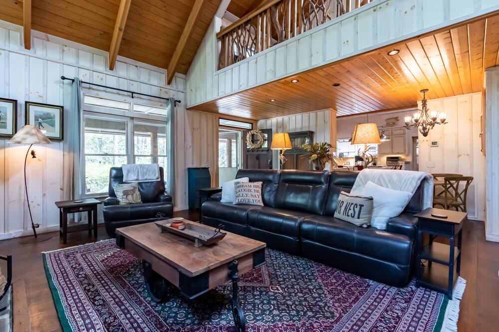 Photo of Livingroom in Sapphire