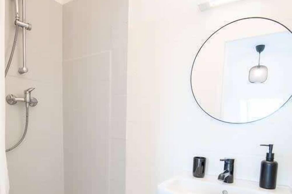 Photo of Bathroom in La Fuye-Velpeau