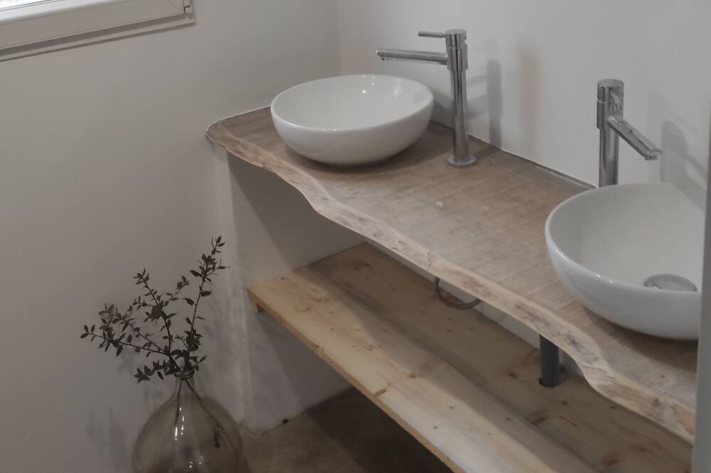 Photo of Bathroom in Uchaux