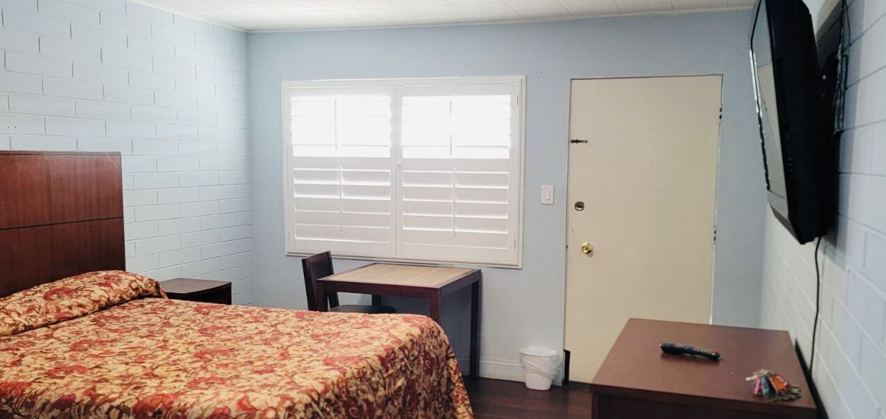 Photo of Others in Hollister