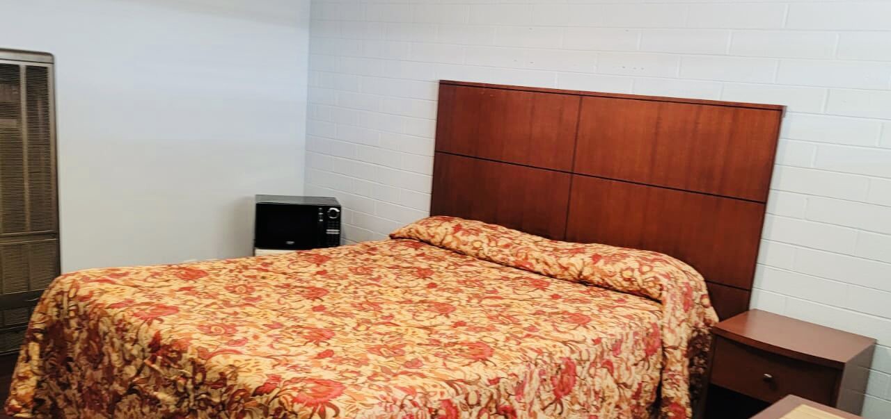 Photo of Others in Hollister