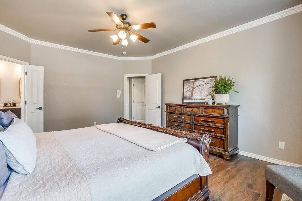 Photo of Bedroom in Burleson