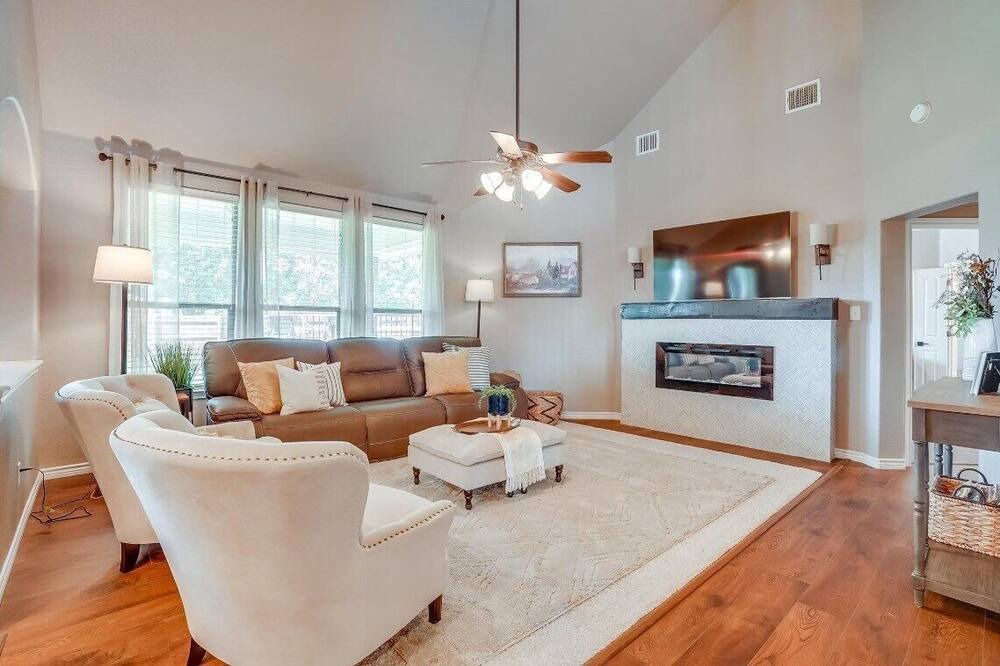 Photo of Livingroom in Burleson