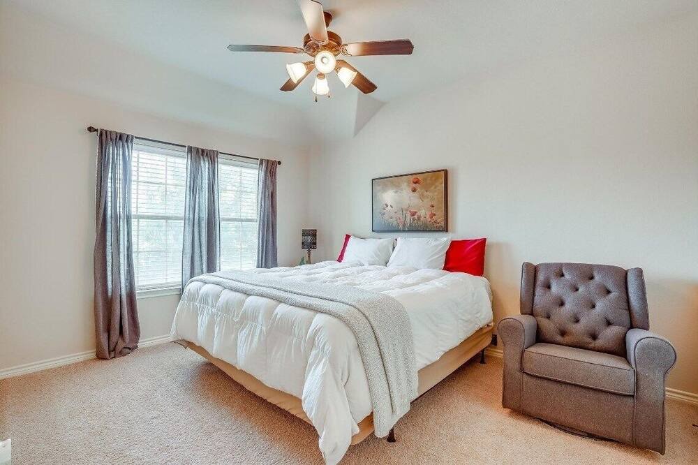 Photo of Bedroom in Burleson